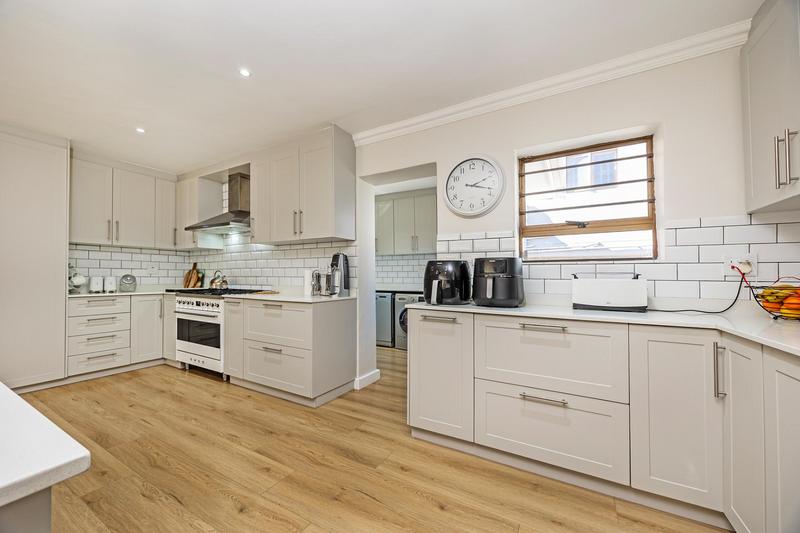 5 Bedroom Property for Sale in Bergsig Western Cape